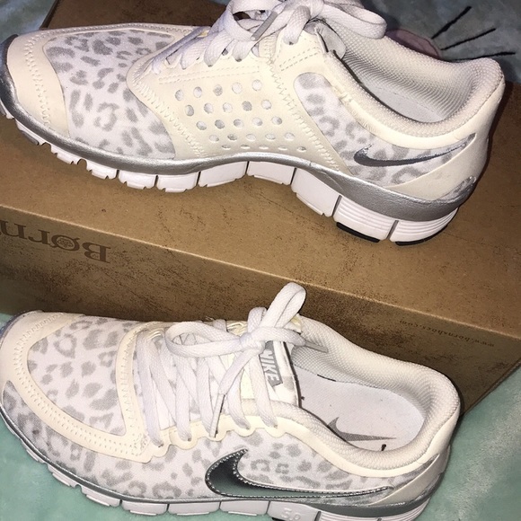 Nike size 7 - Picture 1 of 1